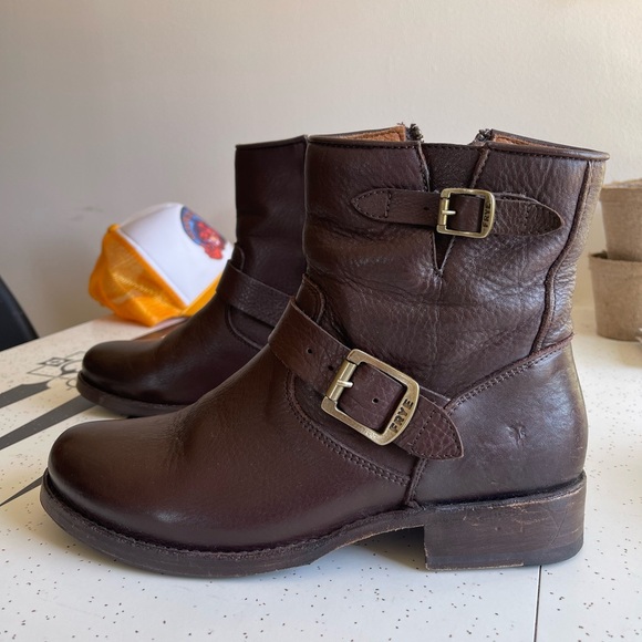 New! Brown Frye boots - Picture 1 of 6